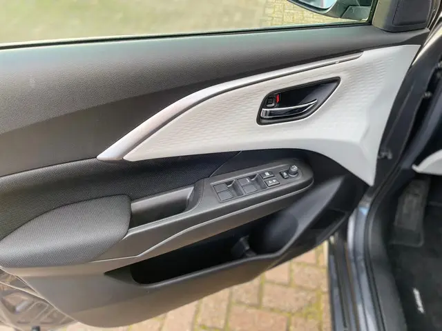 Suzuki Swift 1.2 Style Smart Hybrid 2025 Benzine 7