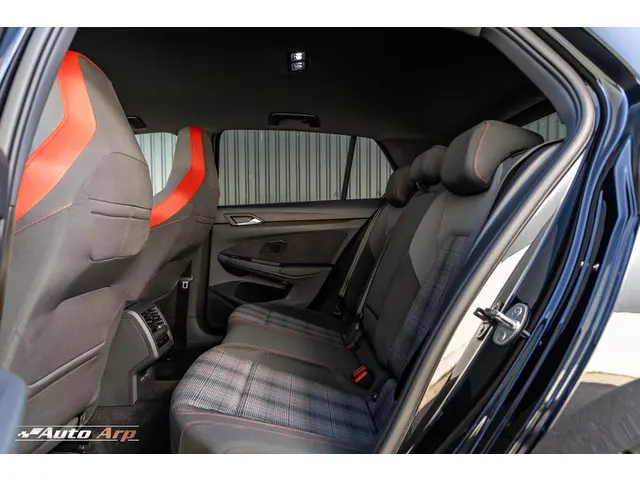 Volkswagen Golf 2.0 TSI GTI 2023 Benzine 24