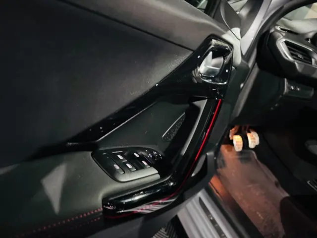 Peugeot 208 1.2 PureTech GT-Line 2019 Benzine 38
