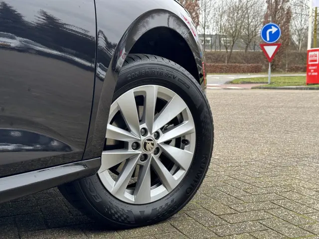 Škoda Kamiq 1.0 TSI Selection 2024 Benzine 2