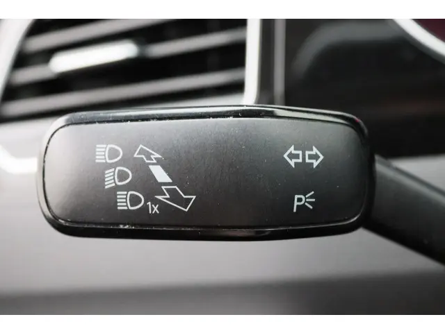 Volkswagen Golf Sportsvan 1.4 TSI Highline 2014 Benzine 31
