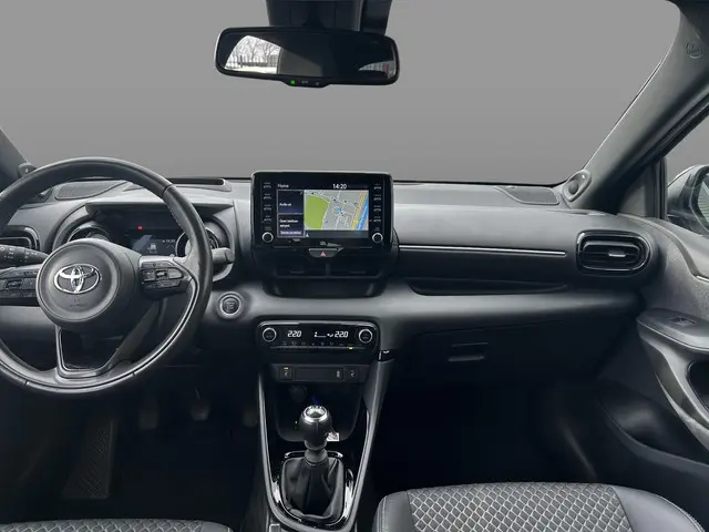 Toyota Yaris 1.5 VVT-i Executive 2022 Benzine 18