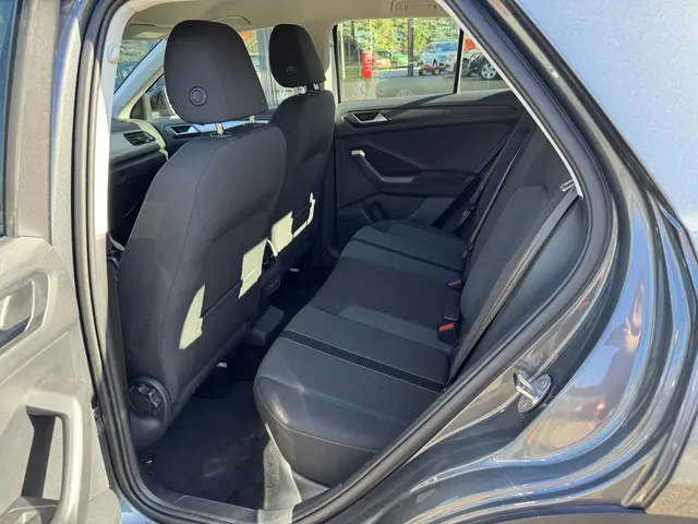 Volkswagen T-Roc 1.5 TSI Life Business 2024 Benzine 12