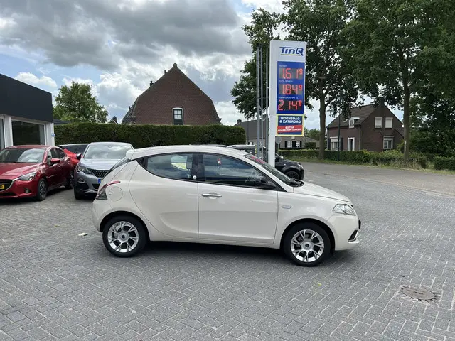 Lancia Ypsilon 0.9 TwinAir Opening Edition 2016 Benzine 3