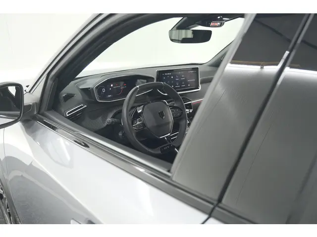 Peugeot 2008 PureTech 130 EAT8 GT 2024 Benzine 2