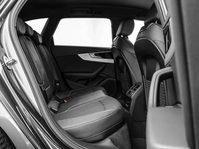 Audi A4 Avant 35 TFSI 150PK S line 2020 Benzine 15