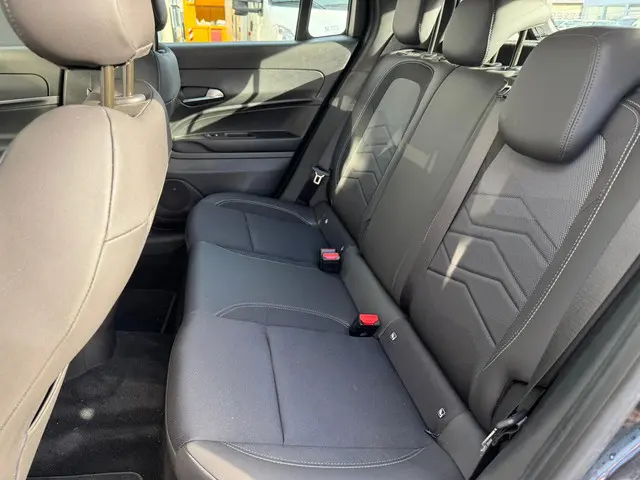 Jeep Avenger 1.2 Altitude 2024 Benzine 12