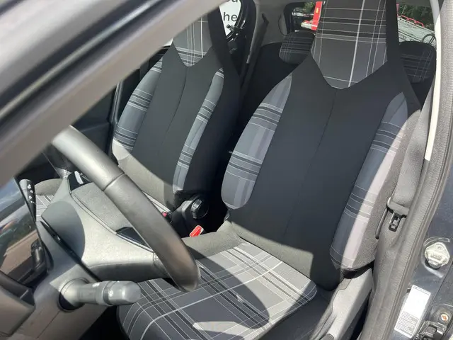 Peugeot 108 1.0 e-VTi Allure 2018 Benzine 10