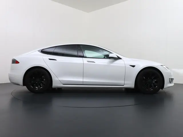 Tesla Model S Long Range RAVEN 2020 Elektrisch 8