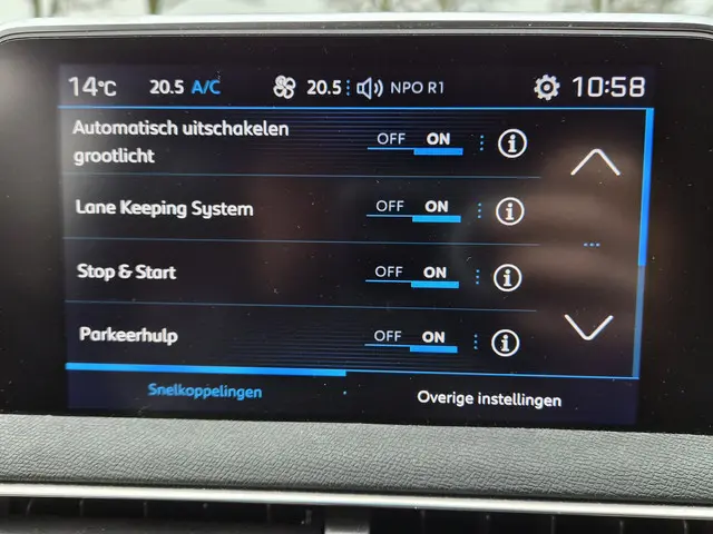 Peugeot 3008 1.2 PureTech Allure 2018 Benzine 24