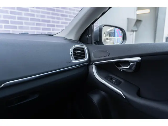 Volvo V40 T3 Automaat Inscription 2018 Benzine 32