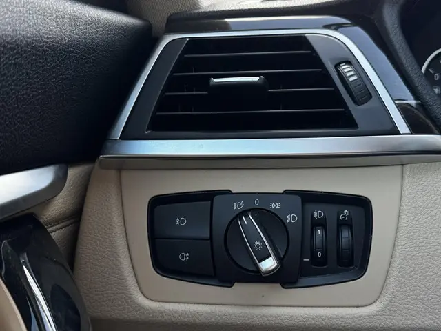 BMW 3 Serie 320i xDrive High Executive 2020 Benzine 15