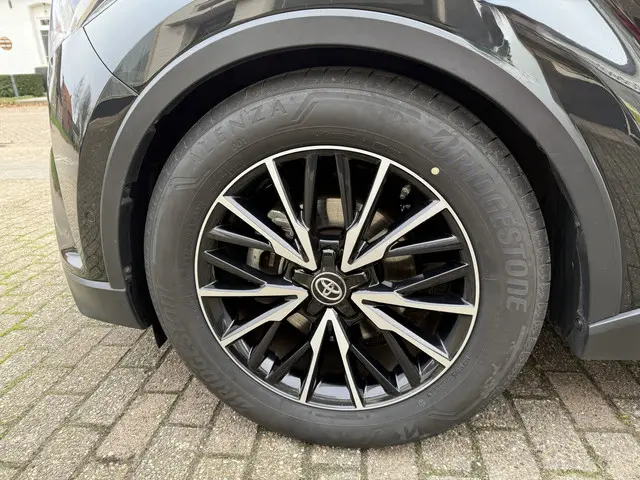 Toyota C-HR 1.8 Hybrid Bi-tone 2018 Hybride Benzine 26