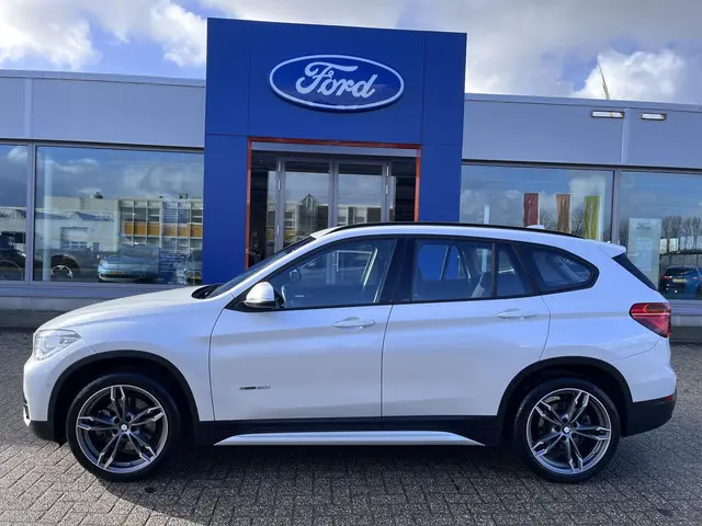 BMW X1 sDrive20i Executive 2017 Benzine 4