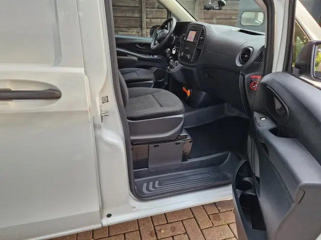Mercedes-Benz Vito 111 CDI Lang 2018 Diesel 12