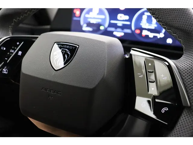 Peugeot 3008 1.2 Hybrid 136 GT 2024 Hybride Benzine 22