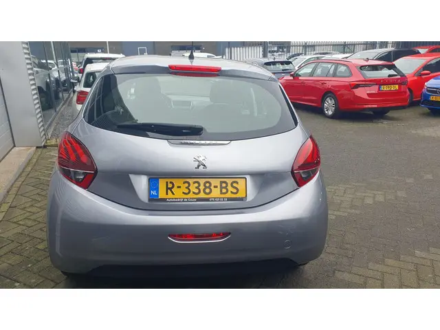 Peugeot 208 1.2 PureTech Like 2019 Benzine 6