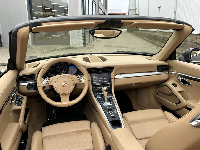 Porsche 911 Cabrio 3.4 Carrera 4 2013 Benzine 4