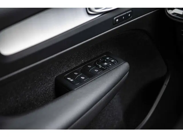 Volvo XC40 2.0 B4 Plus Dark 2025 Benzine 24