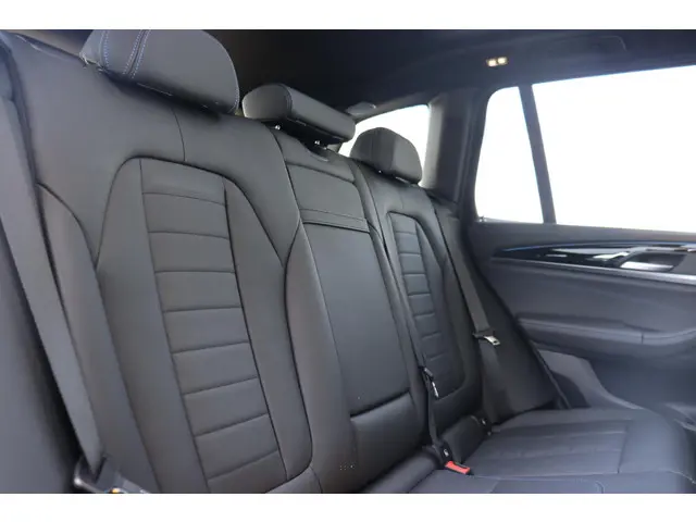 BMW iX3 High Executive 80 kWh 2023 Elektrisch 11