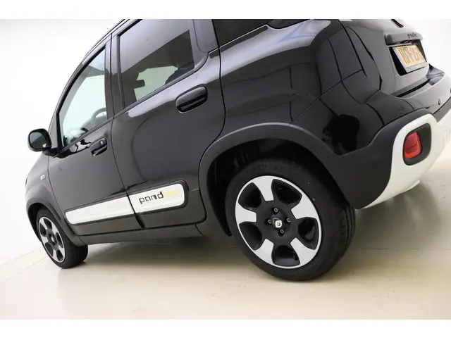 Fiat Panda 1.0 Hybrid Pandina 2025 Benzine 18