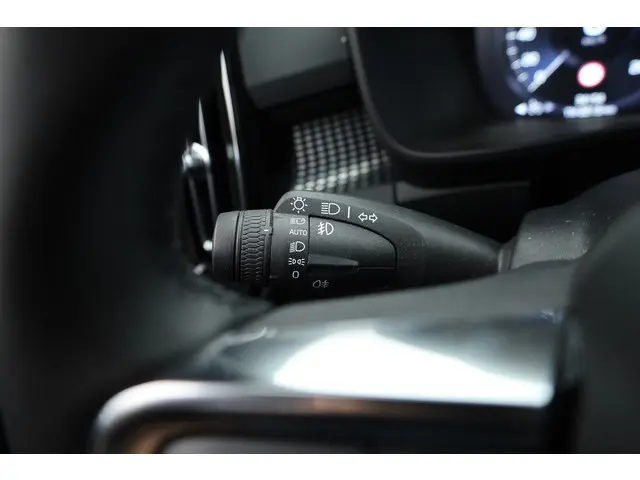 Volvo XC40 1.5 T4 Recharge R-Design 2022 Hybride Benzine 8