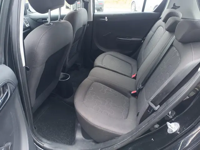 Hyundai i20 1.2i Business Edition Airco 2012 Benzine 6