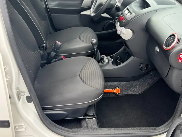 Peugeot 107 1.0 EXCLUSIVE NL-AUTO-NAP 2012 Benzine 12