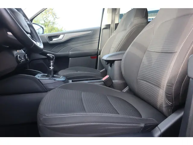 Ford Kuga 1.5 EcoBoost Titanium 2021 Benzine 4