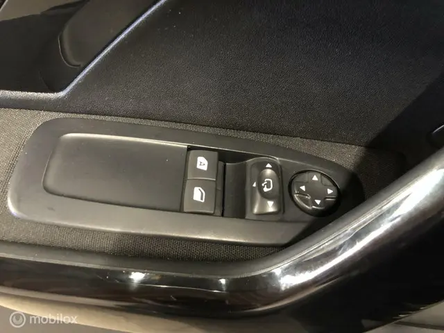 Peugeot 208 1.2 PureTech Active 2016 Benzine 19