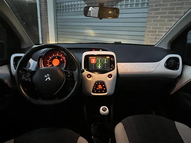 Peugeot 108 1.2 Puretech Allure 2015 Benzine 25
