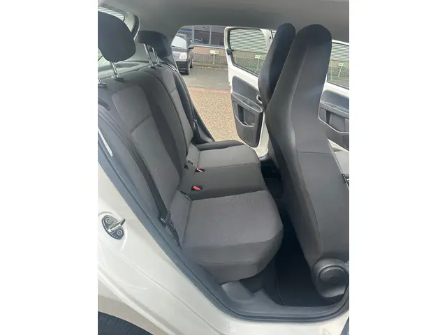 Volkswagen up! 1.0 move up! BlueMotion 2013 Benzine 10