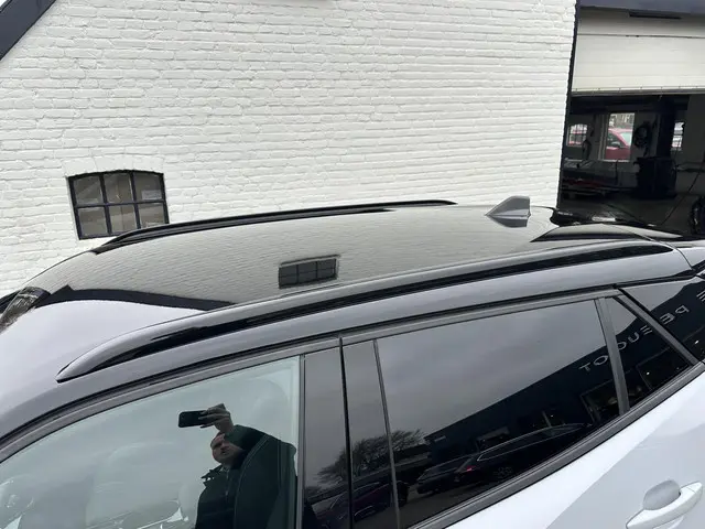 Peugeot 2008 1.2 Hybrid 145 PK GT 2025 Hybride Benzine 46