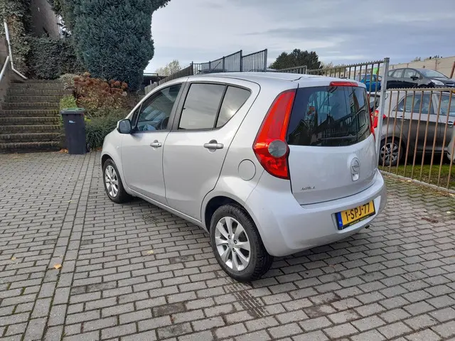 Opel Agila 1.0 Berlin 2013 Benzine 5