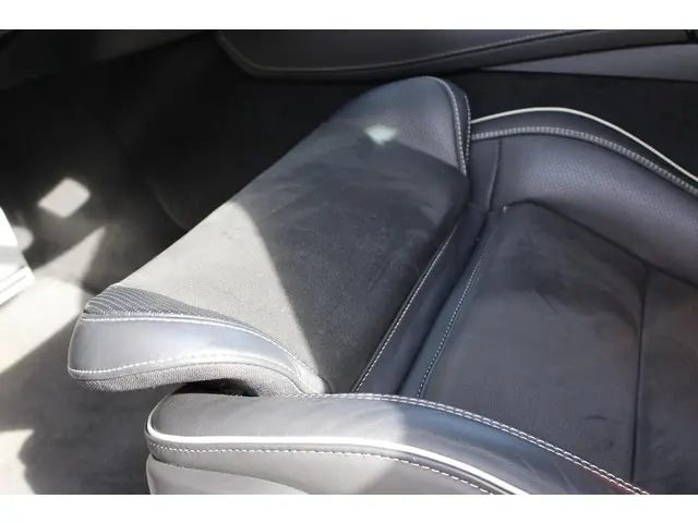 Volvo S90 2.0 B4 R-Design 2022 Benzine 17