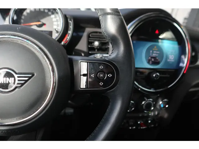 MINI 5-Deurs One Essential 2021 Benzine 9