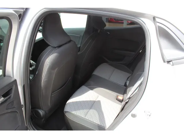 Renault Clio 1.0 TCe 90 Evolution 2023 Benzine 19