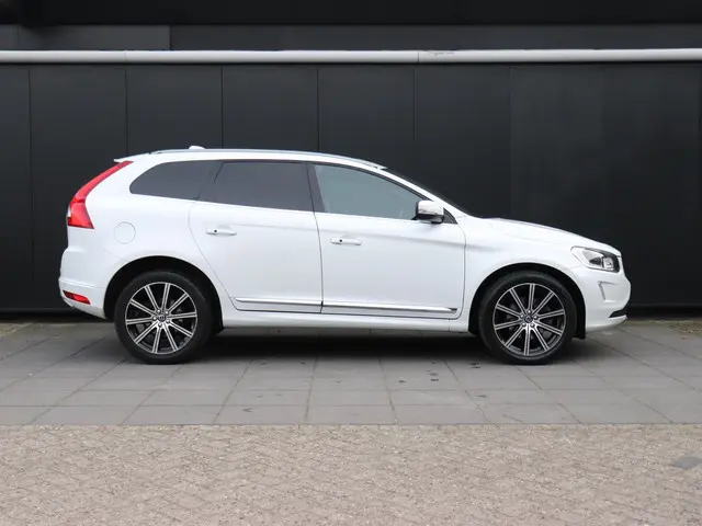 Volvo XC60 2.0 T5 R-Design 2017 Benzine 4