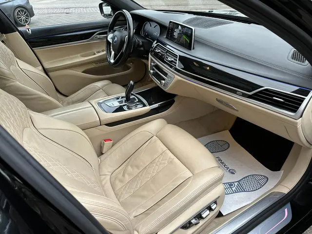BMW 7 Serie 740Li High Executive 2016 Benzine 23