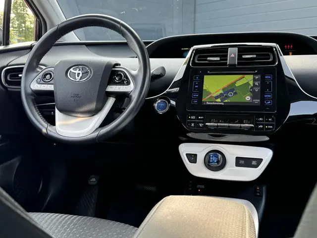 Toyota Prius 1.8 Dynamic 2017 Hybride Benzine 28