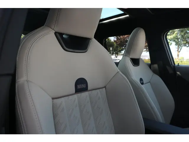 MINI 5-Deurs S 2025 Benzine 16