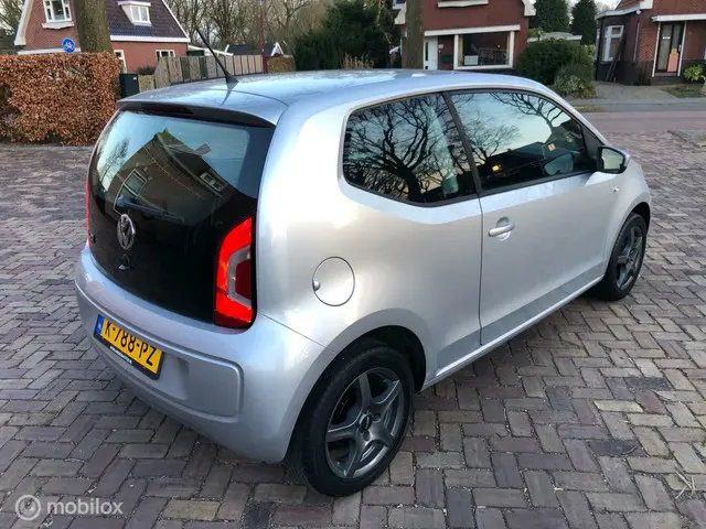 Volkswagen up! 1.0 move up! BlueMotion Nw APK 2013 Benzine 4