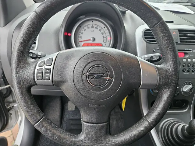 Opel Agila 1.2 Edition,nette auto,lage km 2013 Benzine 17