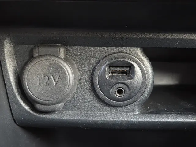 Peugeot 208 1.2 PureTech/NAVI/APPLE CARPLAY 2018 Benzine 19