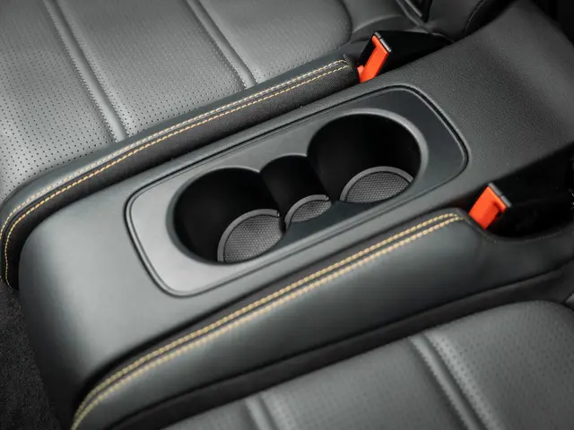 Mercedes-Benz C-Klasse Cabrio AMG 63 S 2022 Benzine 33