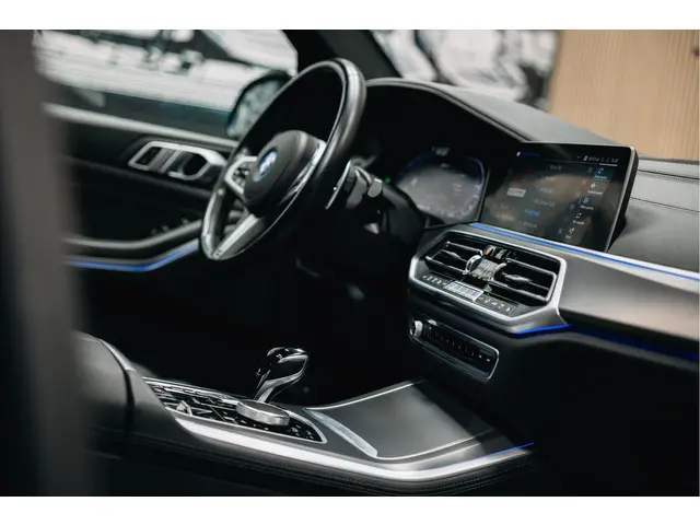 BMW X5 xDrive45e High Executive 2022 Hybride Benzine 24