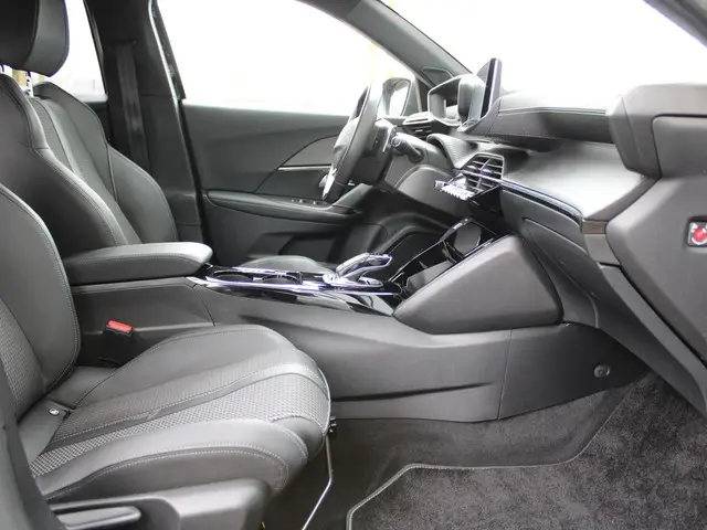 Peugeot 2008 1.2 PureTech GT 2022 Benzine 7