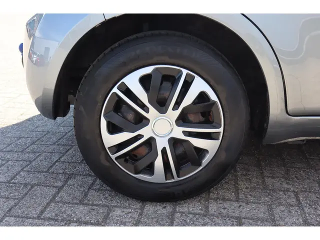 Suzuki Splash 1.0 VVT Base, Trekhaak. 2012 Benzine 16
