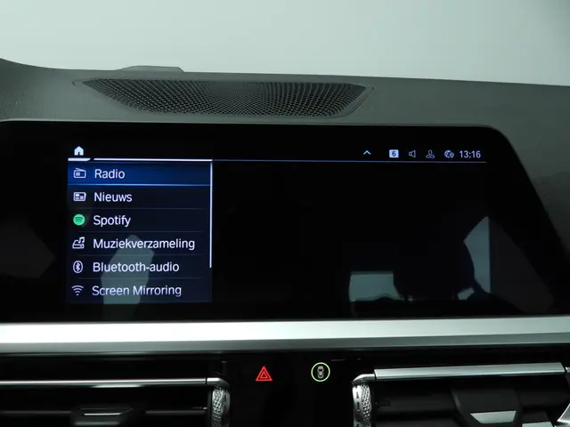 BMW 3 Serie Sedan 330e 2019 Hybride Benzine 28