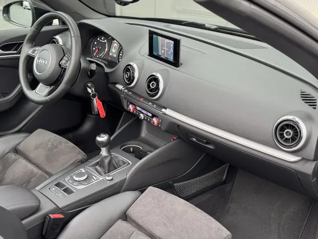 Audi A3 Cabriolet 1.4 TFSI CoD S Line 2015 Benzine 24